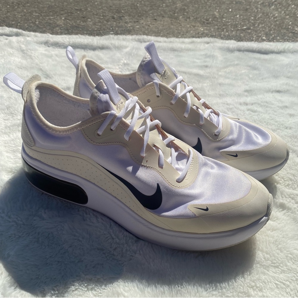 Nike Air Max Dia Shoes Womens Size 10 White Black Athletic Training C13898-100